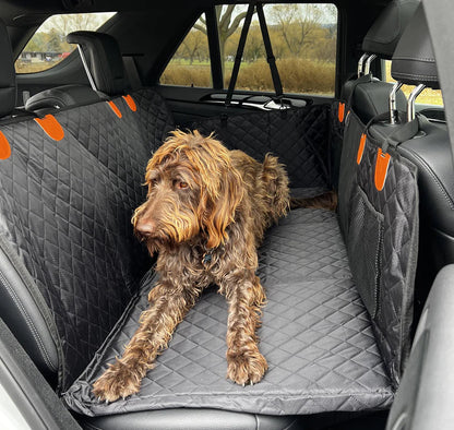 SnugSafeSeat™ De Autostoelbekleding met harde onderkant.