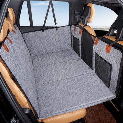 SnugSafeSeat™ De Autostoelbekleding met harde onderkant.